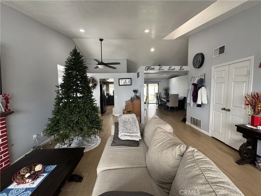 3072 Lynwood, Highland, California 92346 home-pic-5
