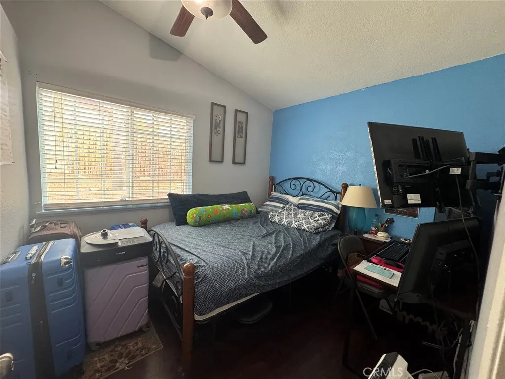 3072 Lynwood, Highland, California 92346 home-pic-32