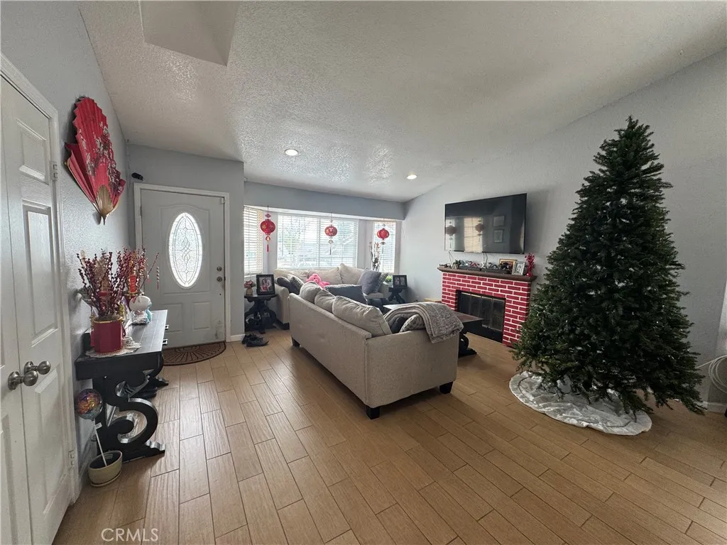 3072 Lynwood, Highland, California 92346 home-pic-9