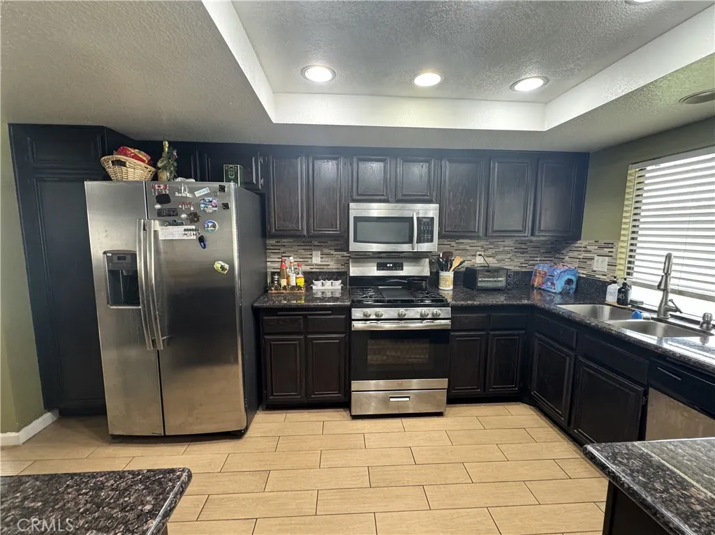 3072 Lynwood, Highland, California 92346 home-pic-11