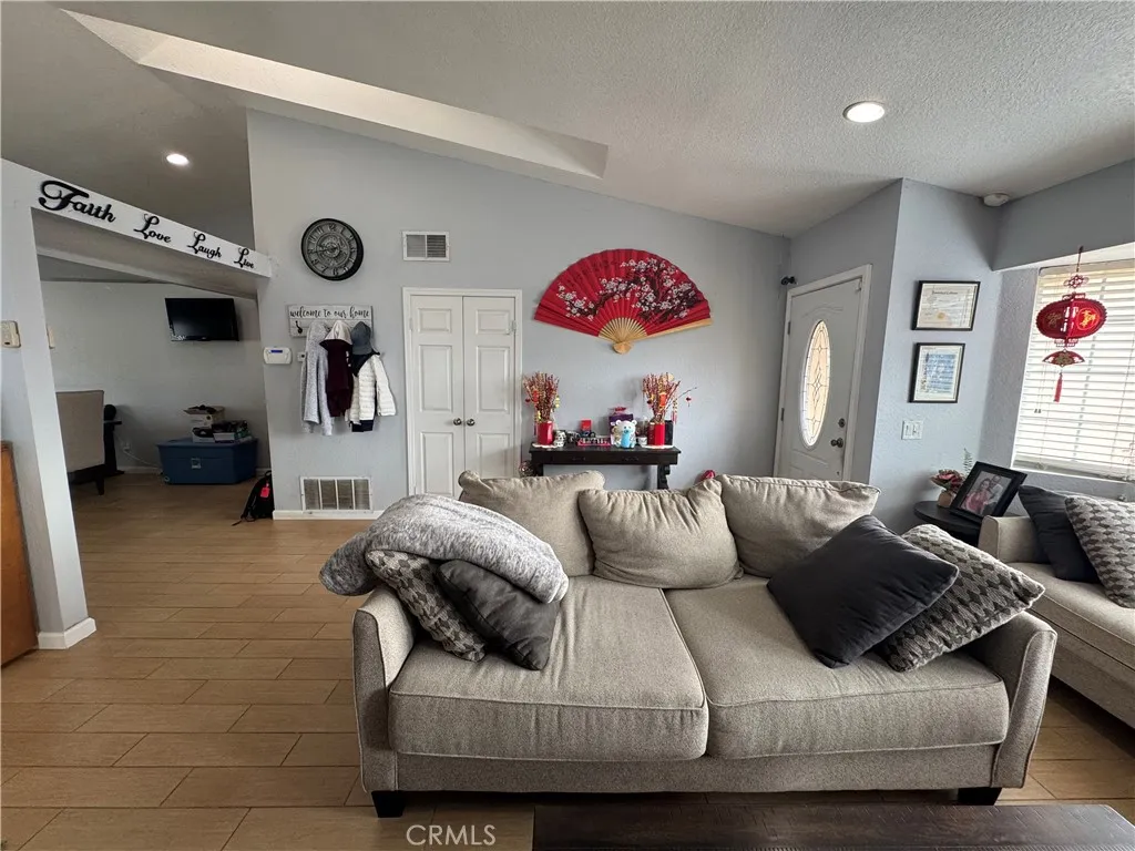 3072 Lynwood, Highland, California 92346 home-pic-7