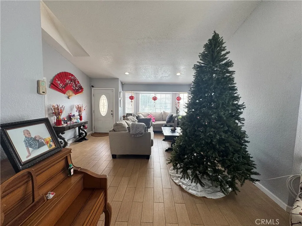3072 Lynwood, Highland, California 92346 home-pic-8