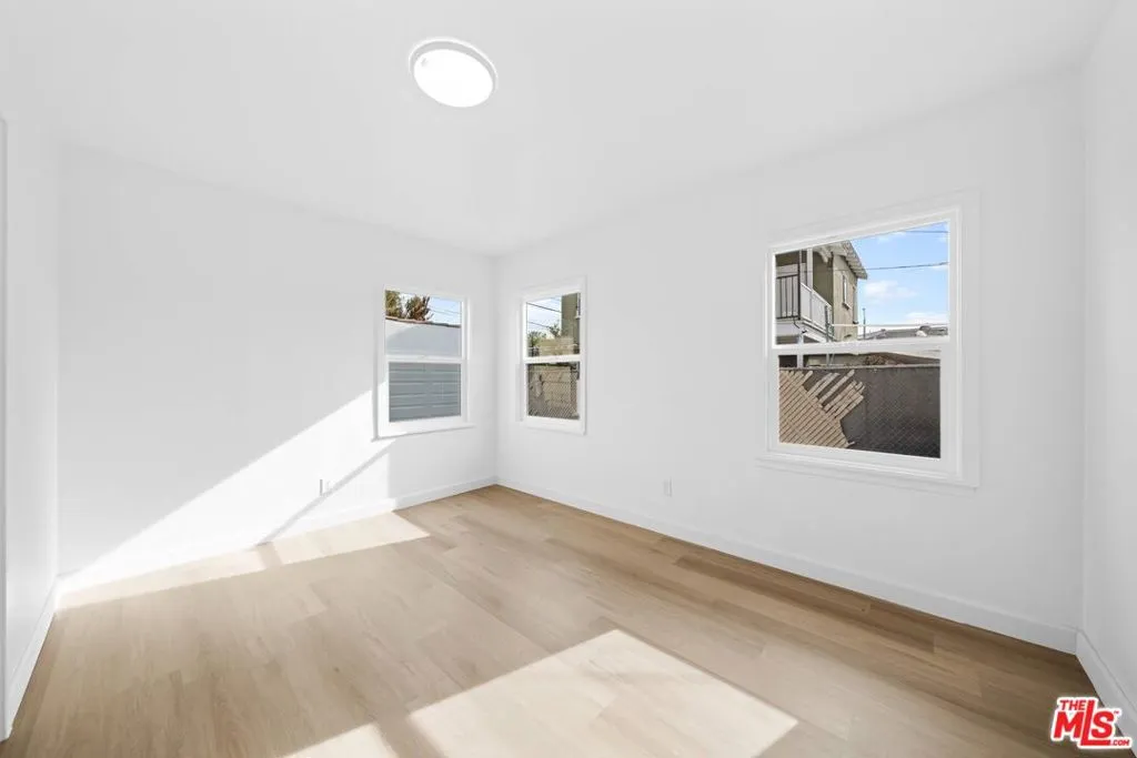 1558 Hauser Boulevard, Los Angeles, California 90019 home-pic-22