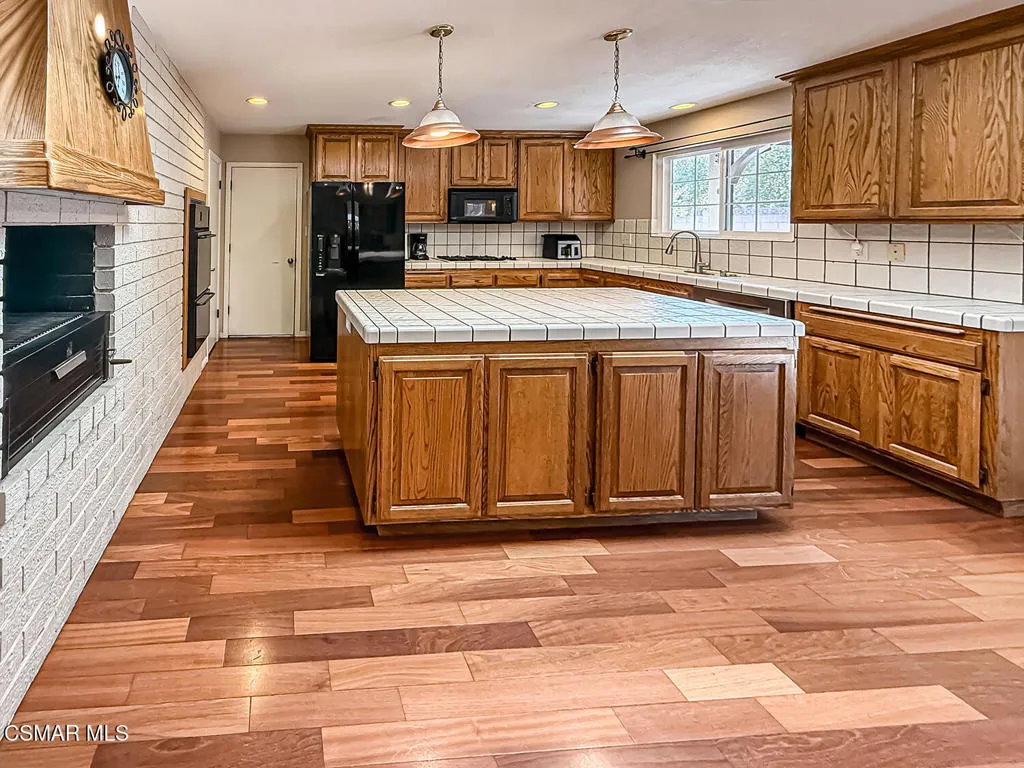 166 Whitworth Street, Thousand Oaks, California 91360 home-pic-6