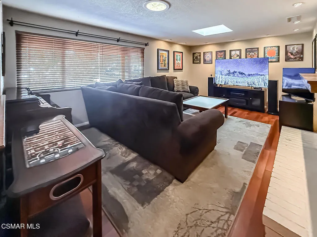 166 Whitworth Street, Thousand Oaks, California 91360 home-pic-2
