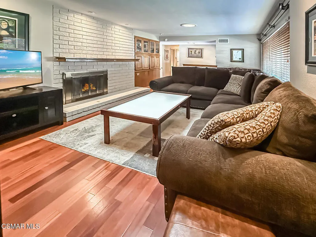 166 Whitworth Street, Thousand Oaks, California 91360 home-pic-3