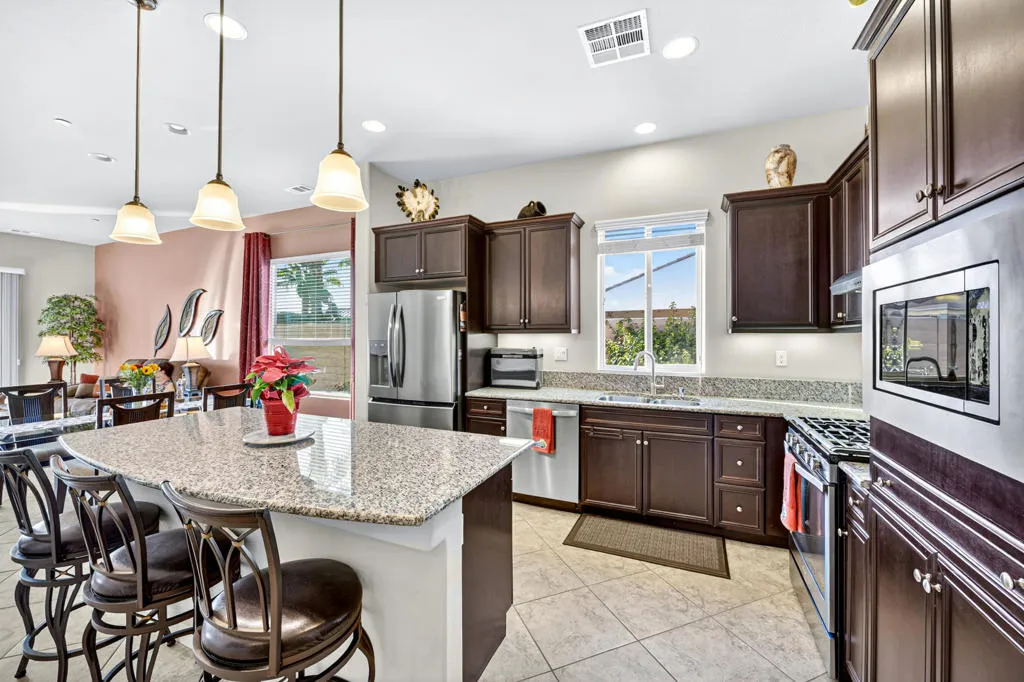 81581 Avenida Viesca, Indio, California 92203 home-pic-4