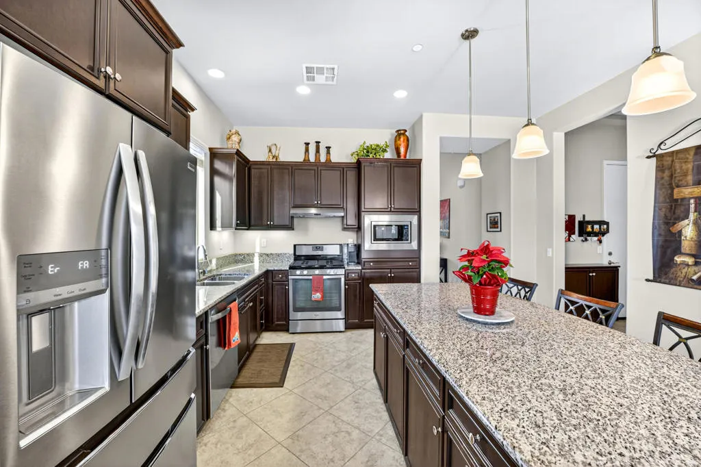 81581 Avenida Viesca, Indio, California 92203 home-pic-5