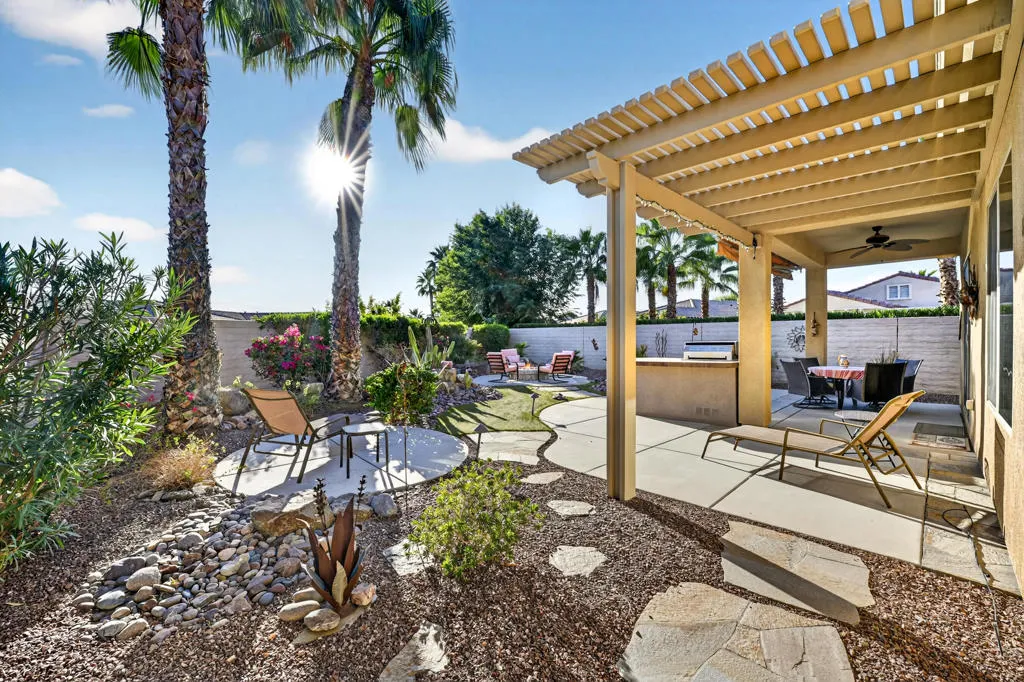 81581 Avenida Viesca, Indio, California 92203 home-pic-32