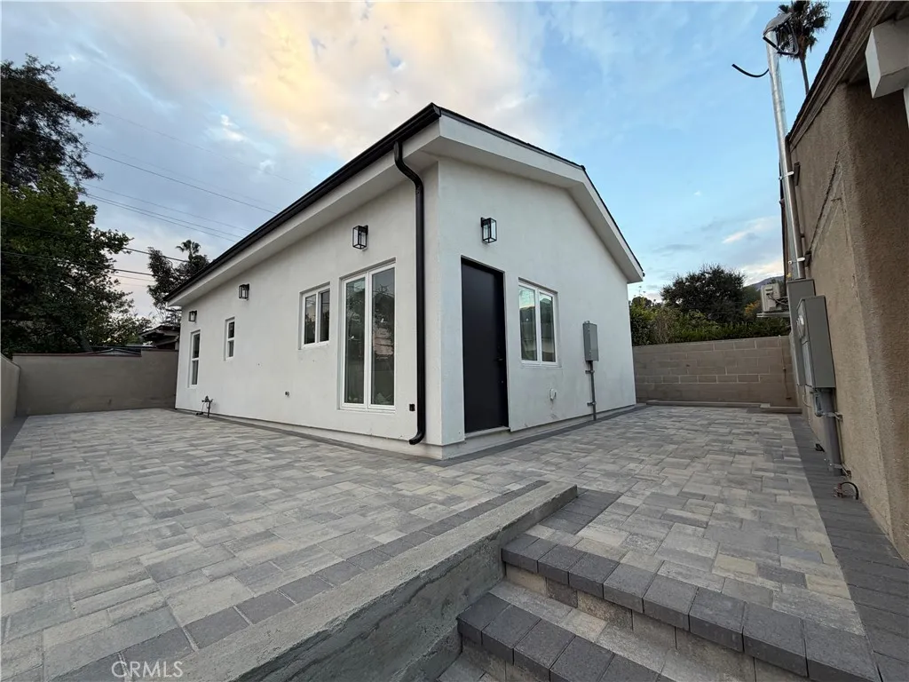 1431 Montgomery, Glendale, California 91202 home-pic-3