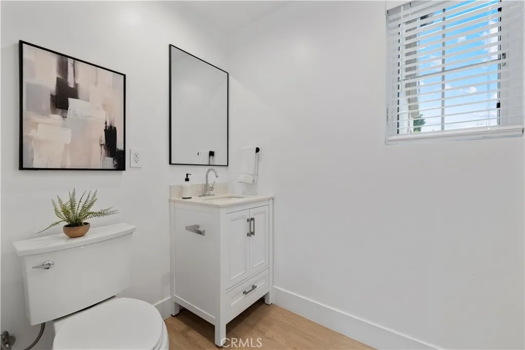 5248 Segals Way, Sherman Oaks, California 91411 home-pic-12