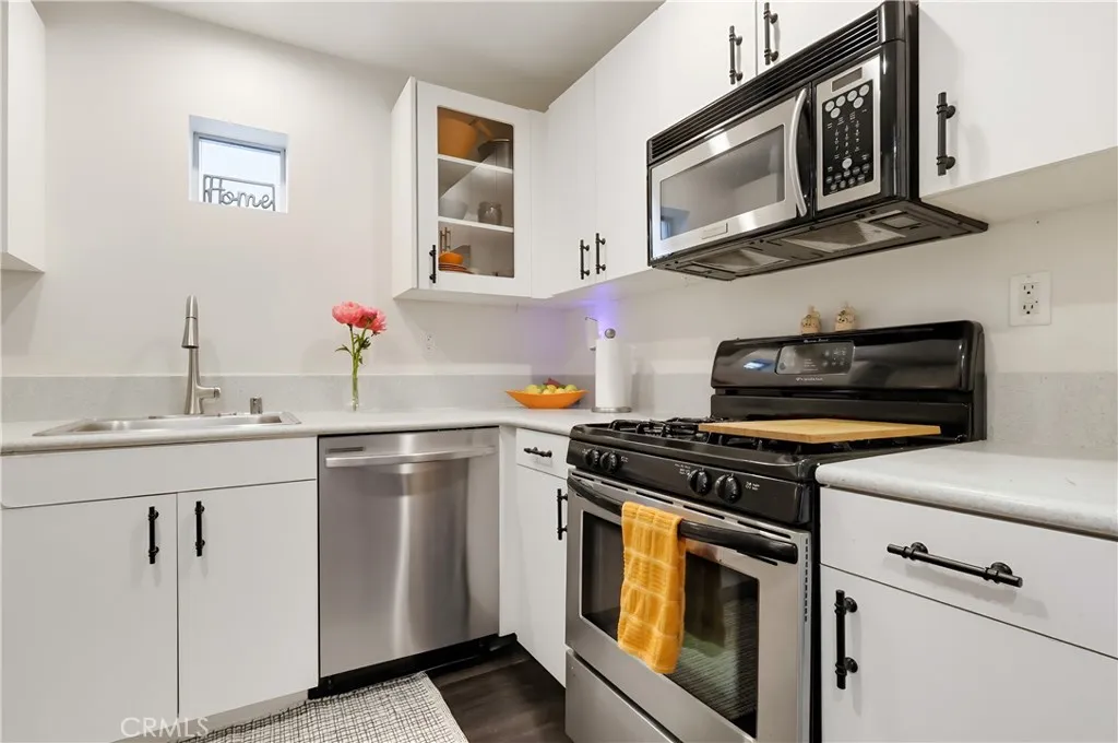 834 E 4th Street 29, Long Beach, California 90802 home-pic-12
