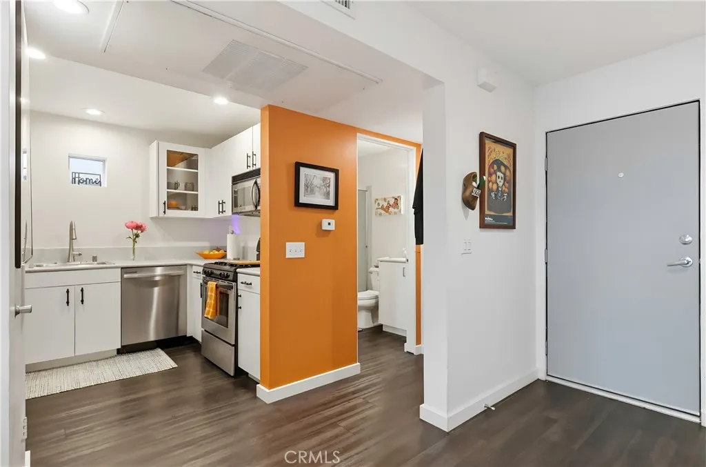 834 E 4th Street 29, Long Beach, California 90802 home-pic-8