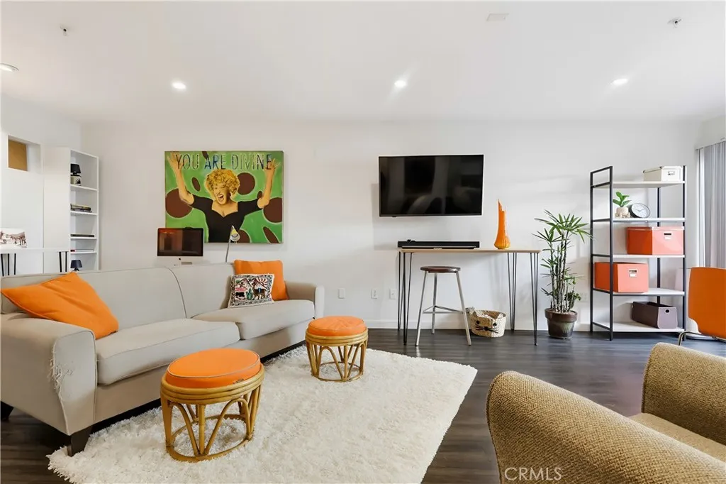 834 E 4th Street 29, Long Beach, California 90802 home-pic-3