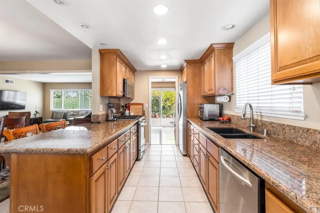 2909 S Rita Way, Santa Ana, California 92704 home-pic-8