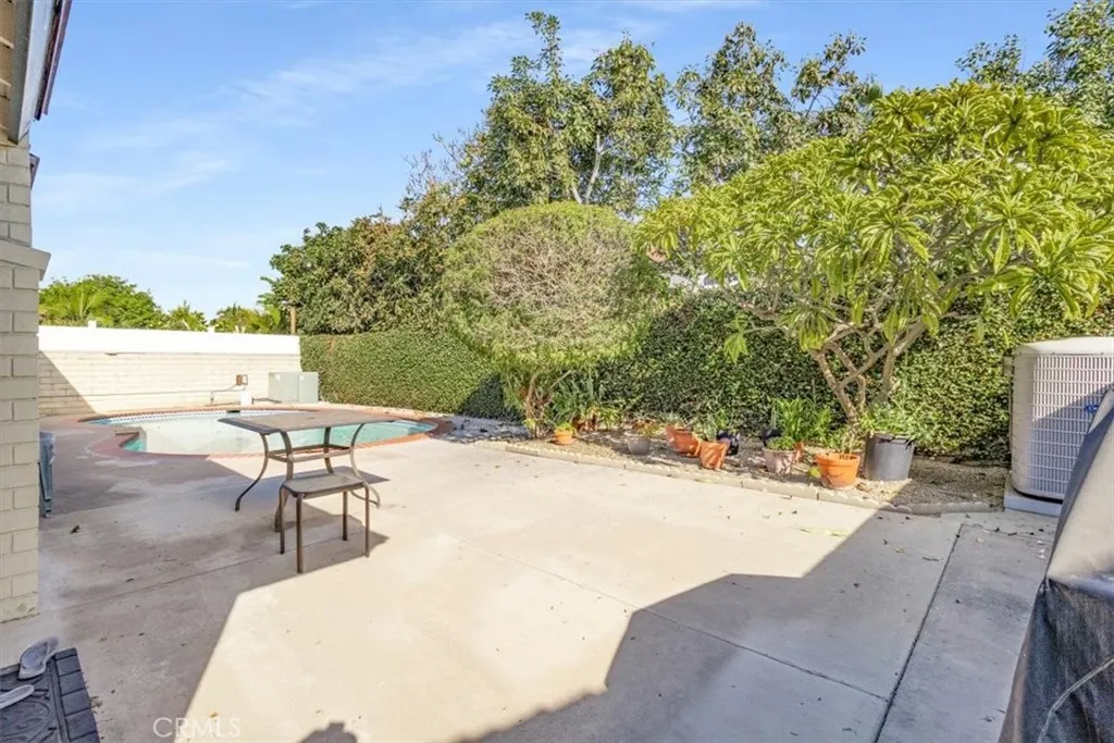 2909 S Rita Way, Santa Ana, California 92704 home-pic-36