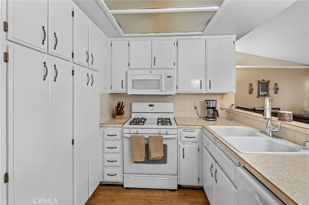 1443 Bunker Hill, San Jacinto, California 92583 home-pic-21