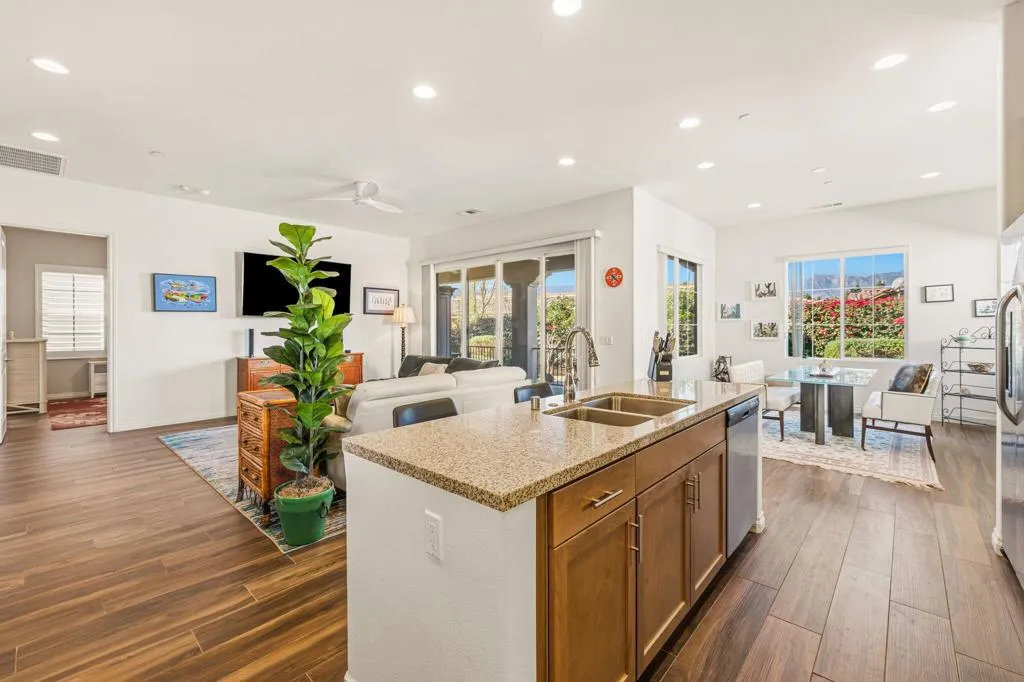 3923 Via Amalfi, Palm Desert, California 92260 home-pic-0