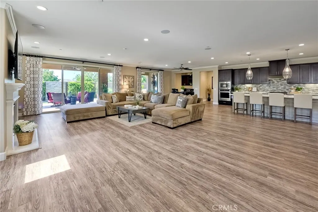 30587 Aspen Glen, Murrieta, California 92563 home-pic-10