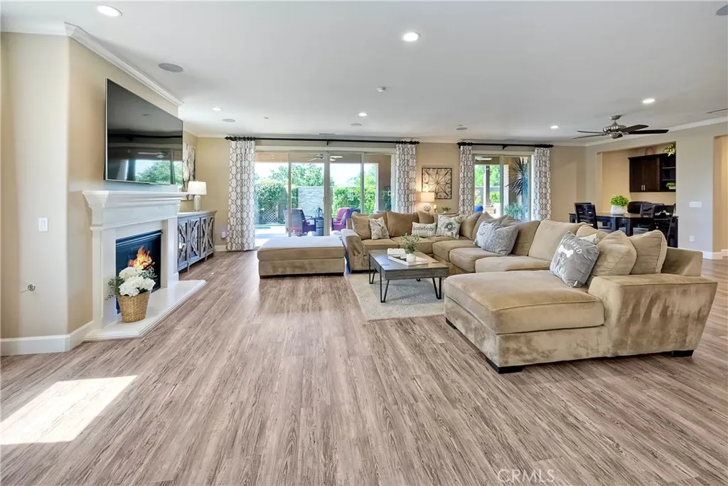 30587 Aspen Glen, Murrieta, California 92563 home-pic-8
