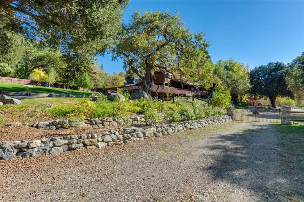 39292 Oak Glen Road, Oak Glen, California 92399 home-pic-11