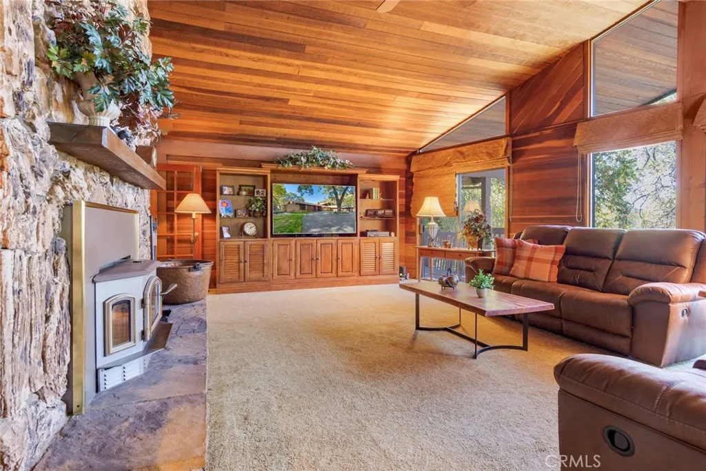 39292 Oak Glen Road, Oak Glen, California 92399 home-pic-36