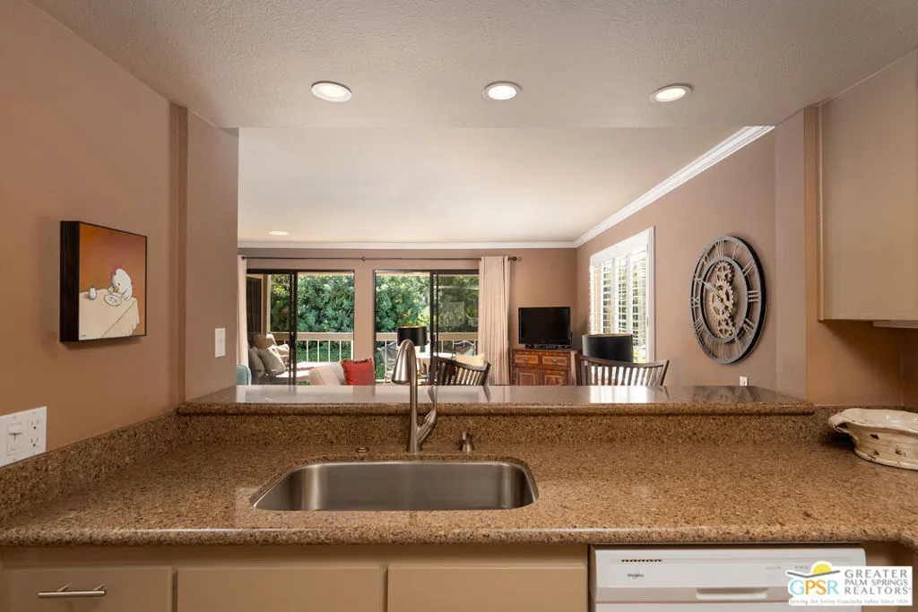 325 E Via Escuela 324, Palm Springs, California 92262 home-pic-6