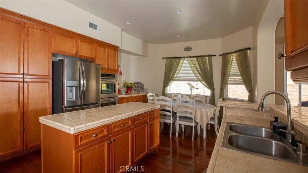 34088 Castle Pines, Yucaipa, California 92399 home-pic-8