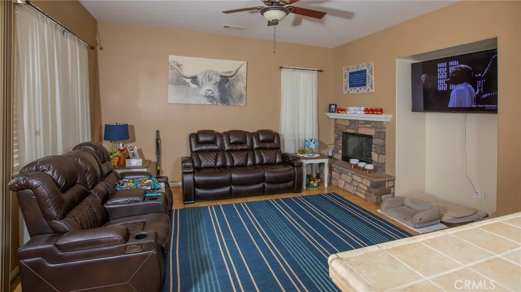 34088 Castle Pines, Yucaipa, California 92399 home-pic-11
