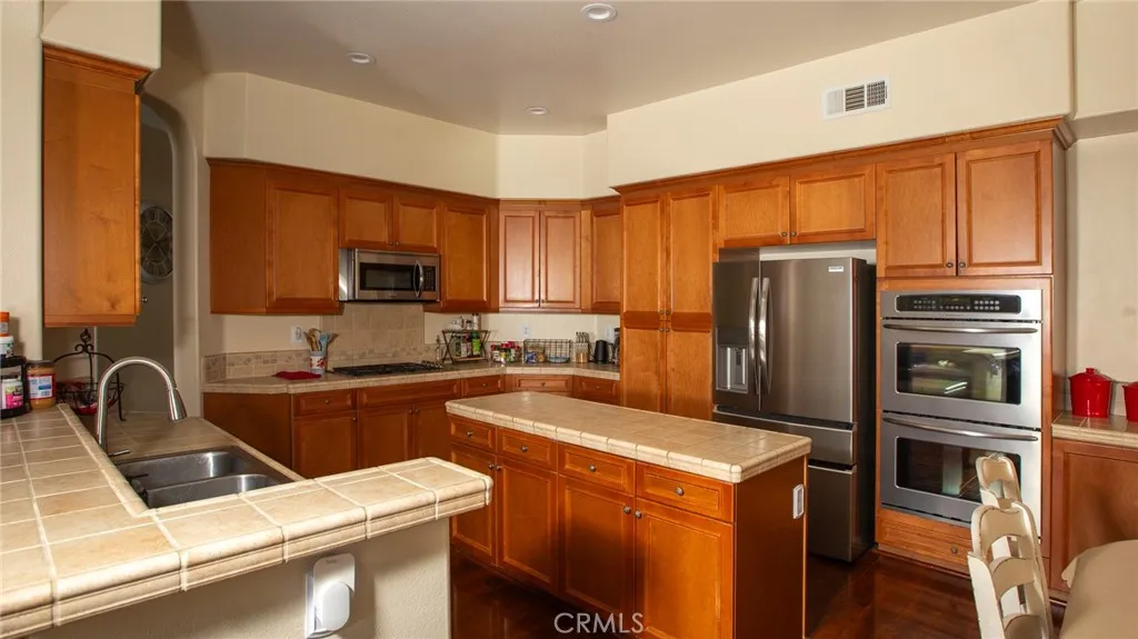 34088 Castle Pines, Yucaipa, California 92399 home-pic-10
