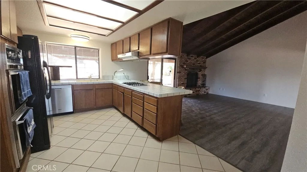 39005 161st Street E, Palmdale, California 93591 home-pic-5