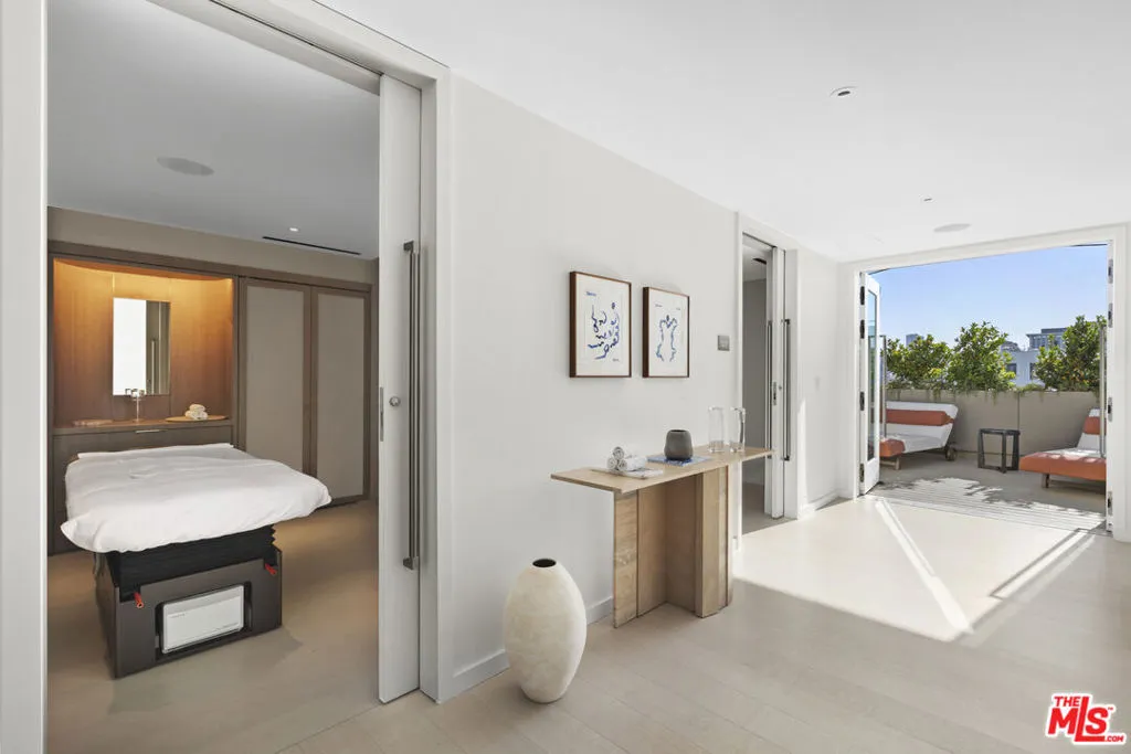 9200 Wilshire Blvd 306w, Beverly Hills, California 90212 home-pic-18