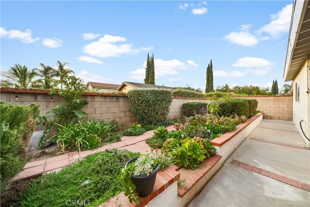 691 S Sally Lee Ave, Azusa, California 91702 home-pic-39