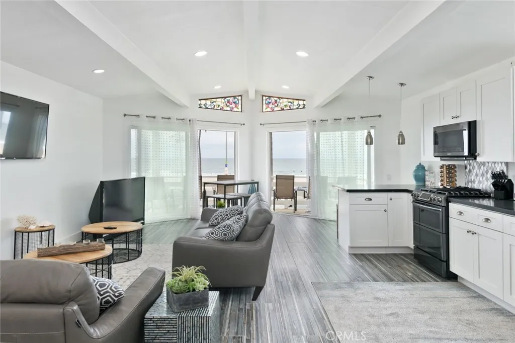 2212 W Oceanfront, Newport Beach, California 92663 home-pic-2