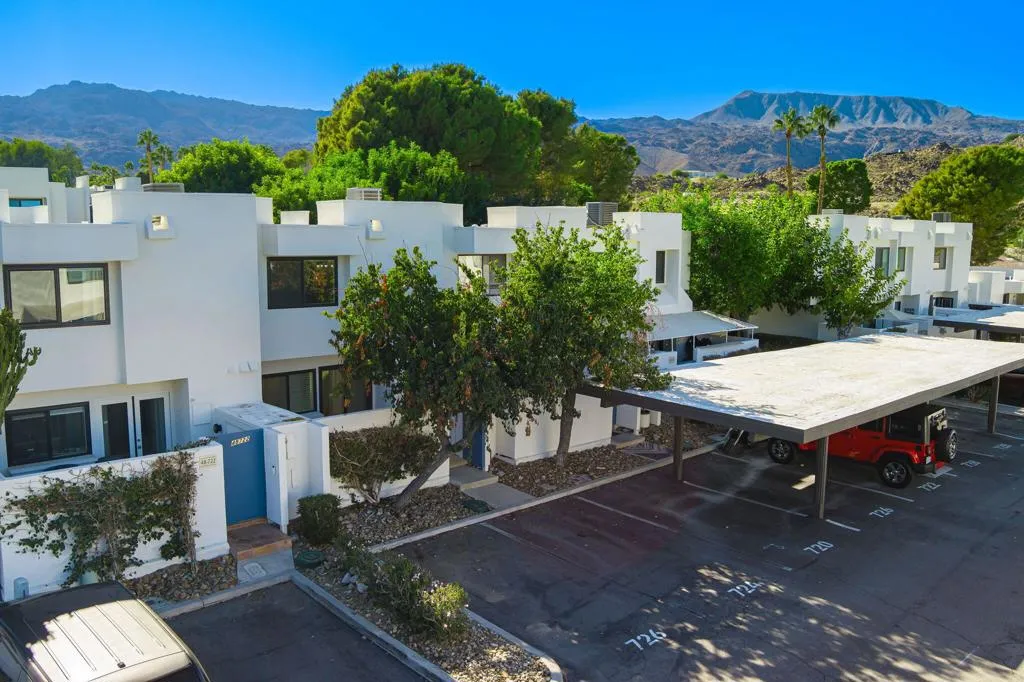 48724 Desert Flower Drive, Palm Desert, California 92260 home-pic-0