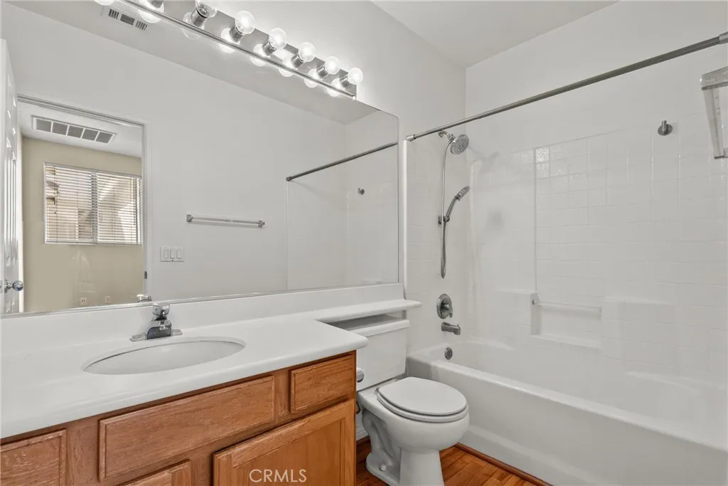 25412 Parkwood Lane, Saugus, California 91350 home-pic-23