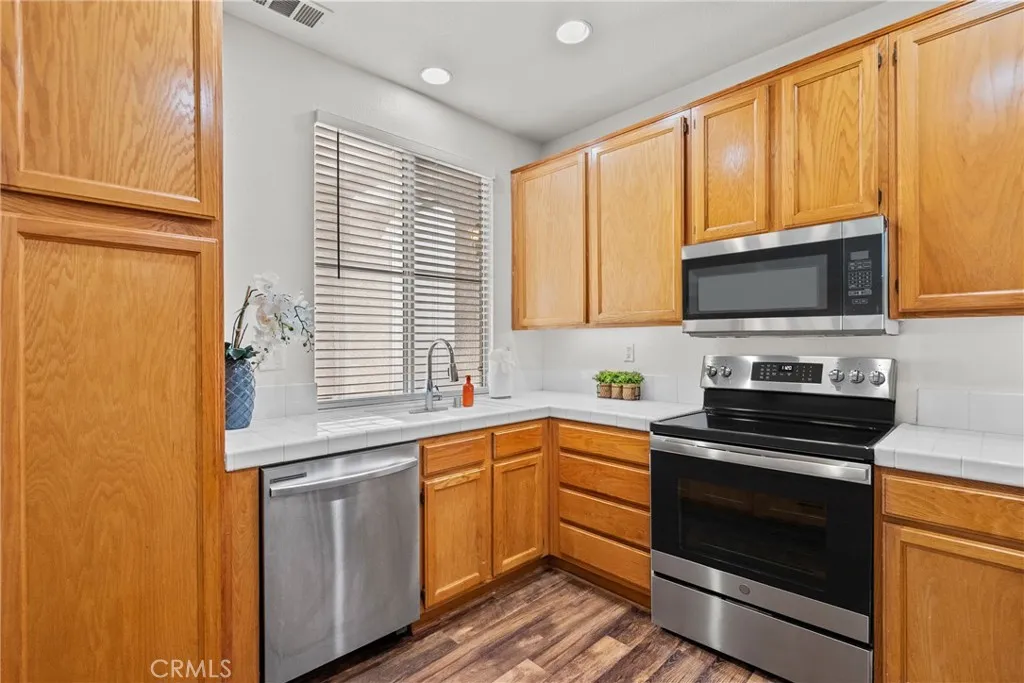25412 Parkwood Lane, Saugus, California 91350 home-pic-10