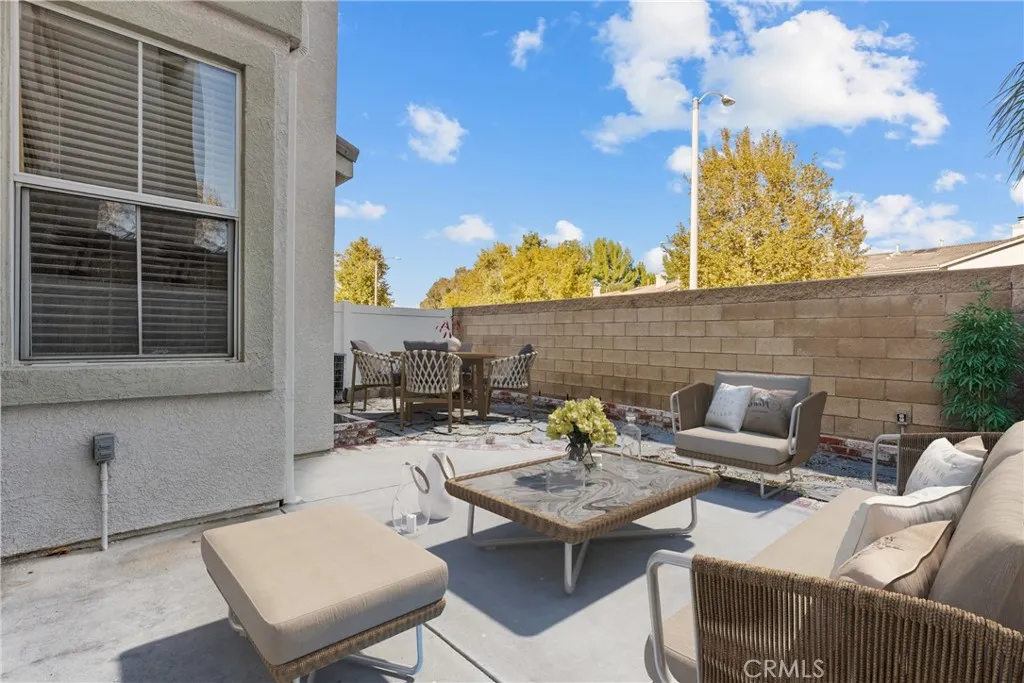 25412 Parkwood Lane, Saugus, California 91350 home-pic-5