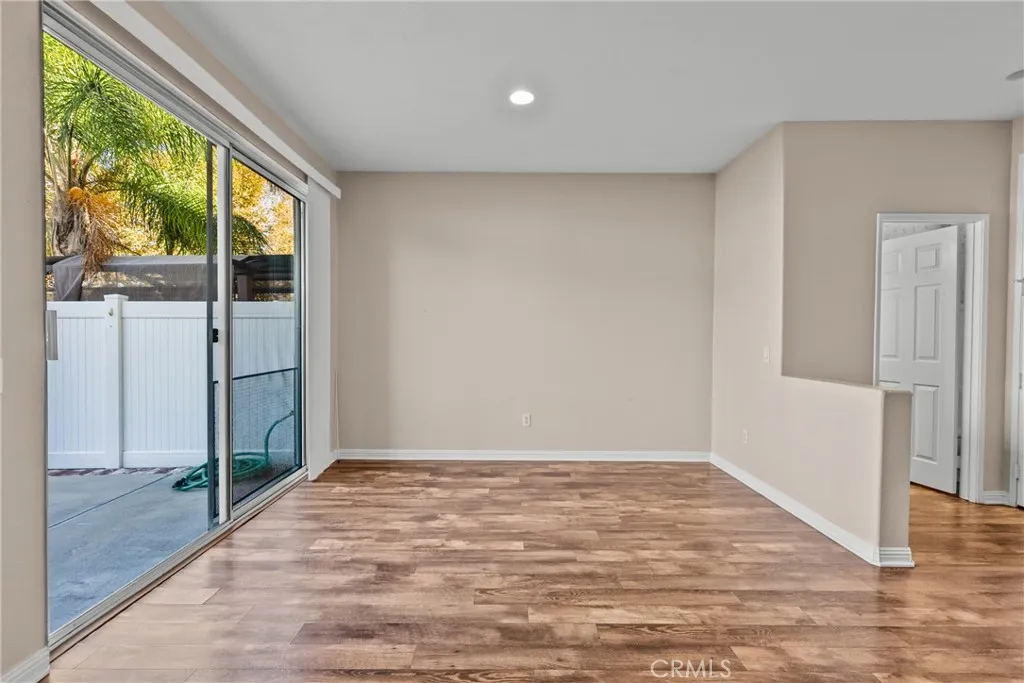 25412 Parkwood Lane, Saugus, California 91350 home-pic-9
