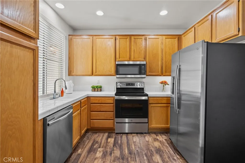 25412 Parkwood Lane, Saugus, California 91350 home-pic-3