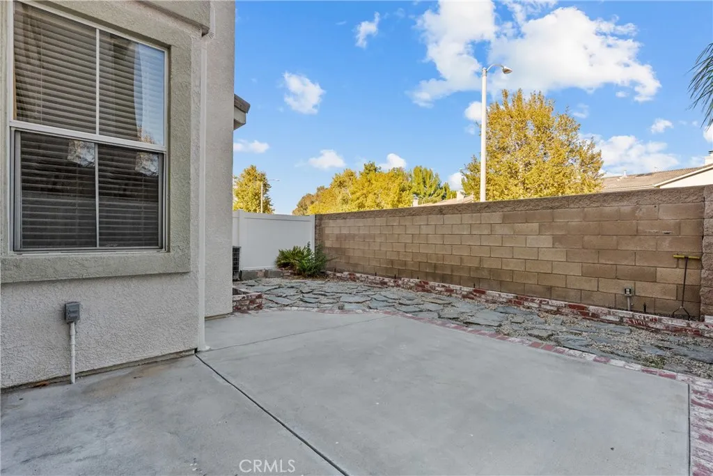 25412 Parkwood Lane, Saugus, California 91350 home-pic-16