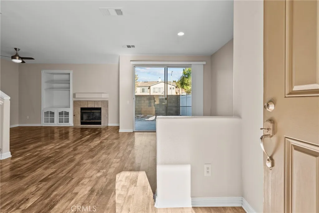 25412 Parkwood Lane, Saugus, California 91350 home-pic-6