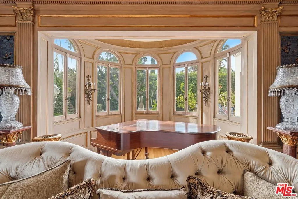 455 Lorraine Boulevard, Los Angeles, California 90020 home-pic-11