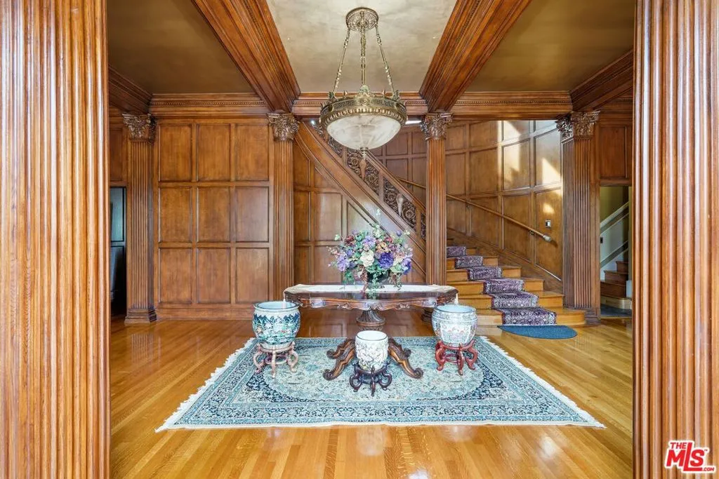 455 Lorraine Boulevard, Los Angeles, California 90020 home-pic-2