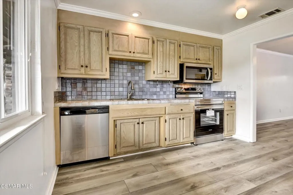 161 W Bay Boulevard, Port Hueneme, California 93041 home-pic-11