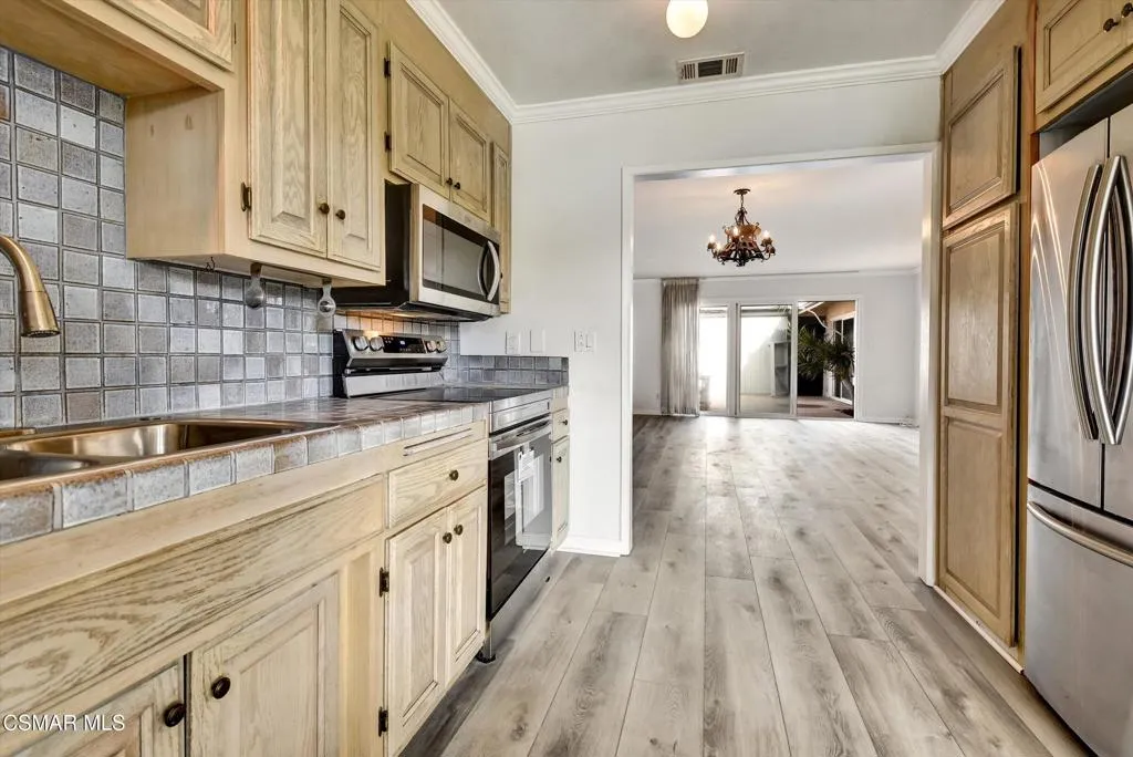 161 W Bay Boulevard, Port Hueneme, California 93041 home-pic-13