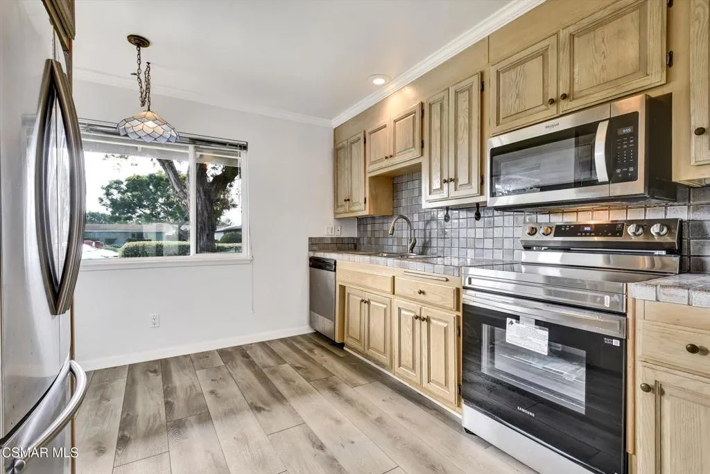 161 W Bay Boulevard, Port Hueneme, California 93041 home-pic-9