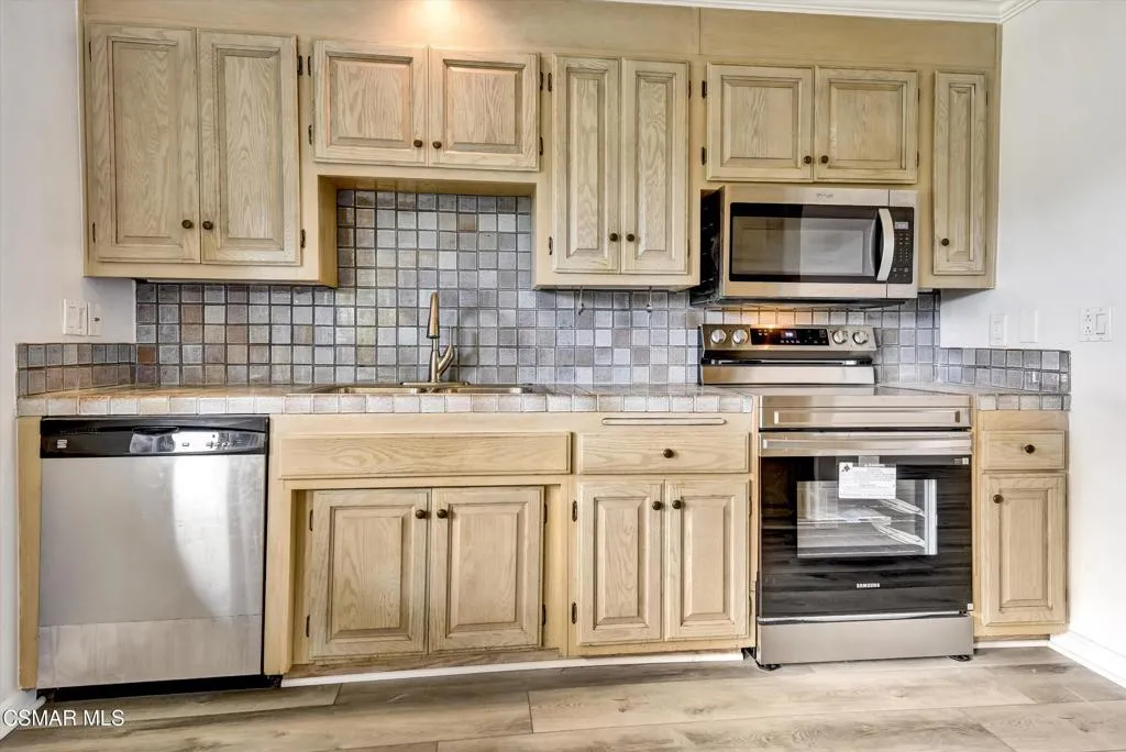 161 W Bay Boulevard, Port Hueneme, California 93041 home-pic-12