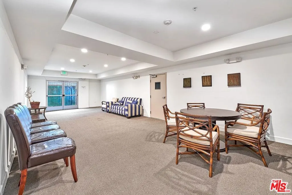 332 S Oxford Avenue 106, Los Angeles, California 90020 home-pic-22