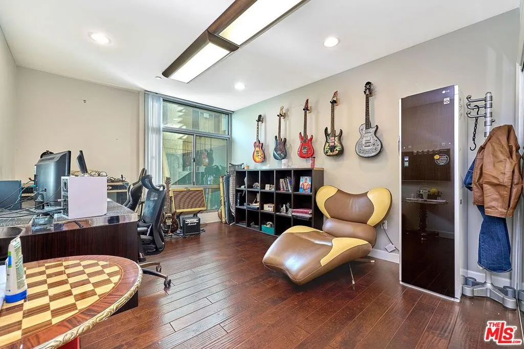 332 S Oxford Avenue 106, Los Angeles, California 90020 home-pic-17